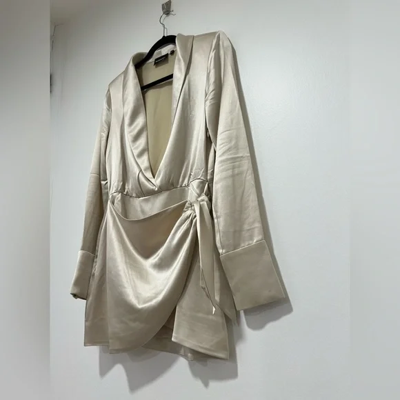 REVOLVE RETROFETE - Hailey Dress in Champagne - SIZE MED - EUC